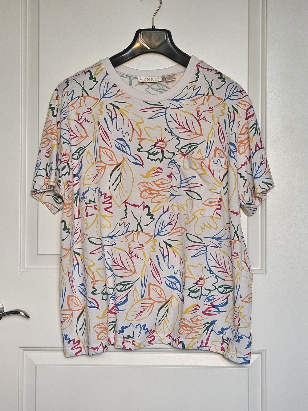 Venezia Women's Plus Size 2X White Tee with Multicolor Leaf Sketch Print Teacher